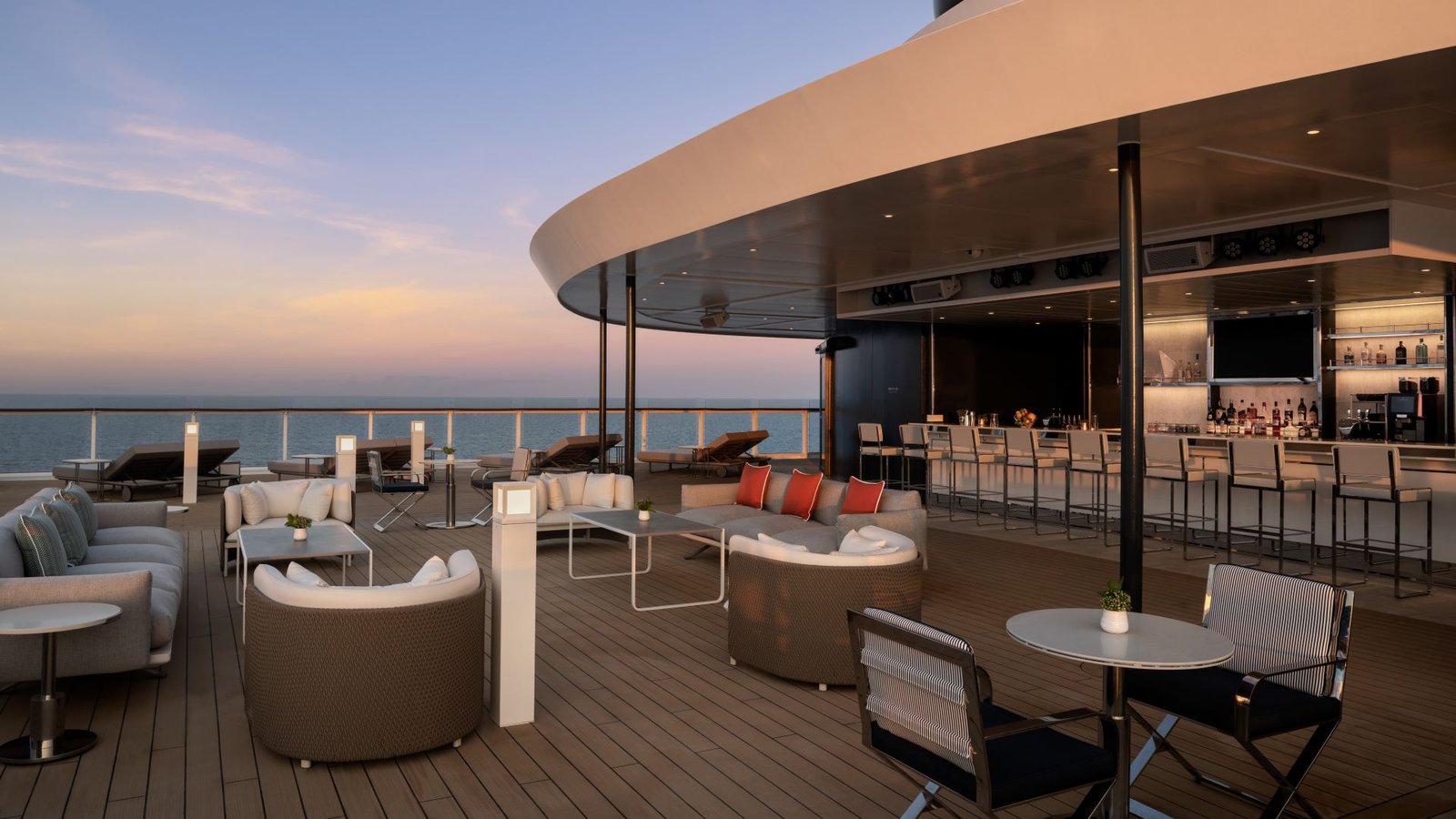 Luxury Travel Selection - Deck 10 Pool Bar, Ilma